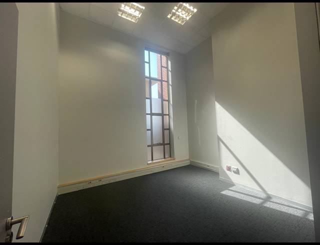 175M² OFFICE TO LET IN BRYANSTON